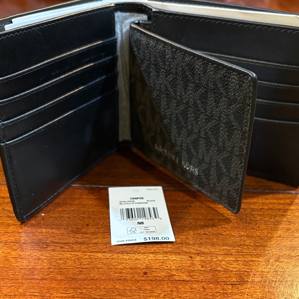 Michael Kors Monogram Black Card Holder - Picture 2 of 4